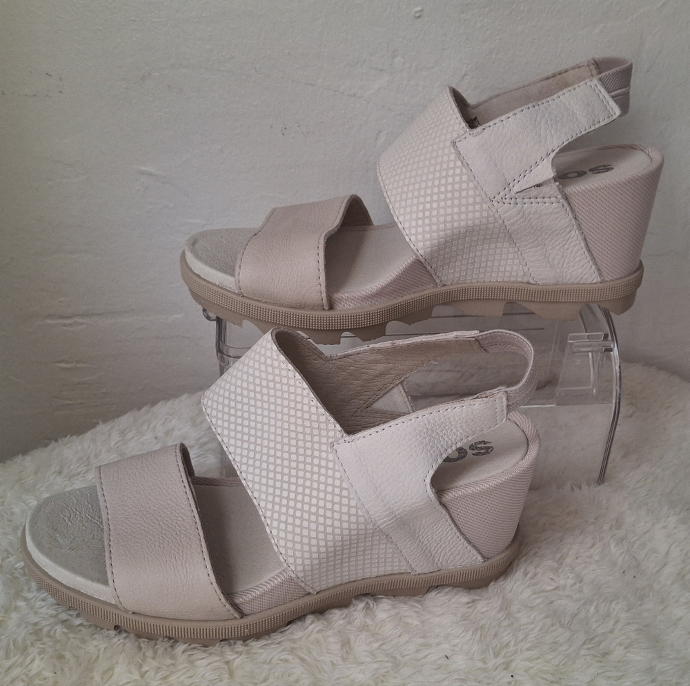 Sorel Women's Joanie II Slingback Wedges in Cream and White Size 7.